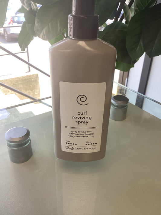 Curl reviving spray